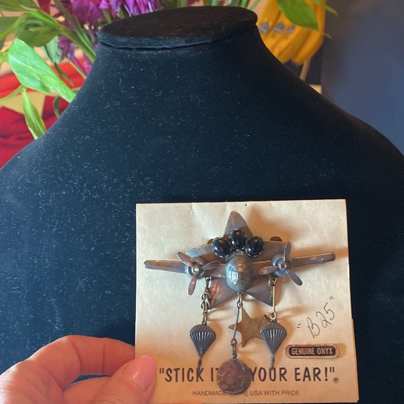 B-25 bomber brooch, Susan L Richardson - Picture 4 of 4